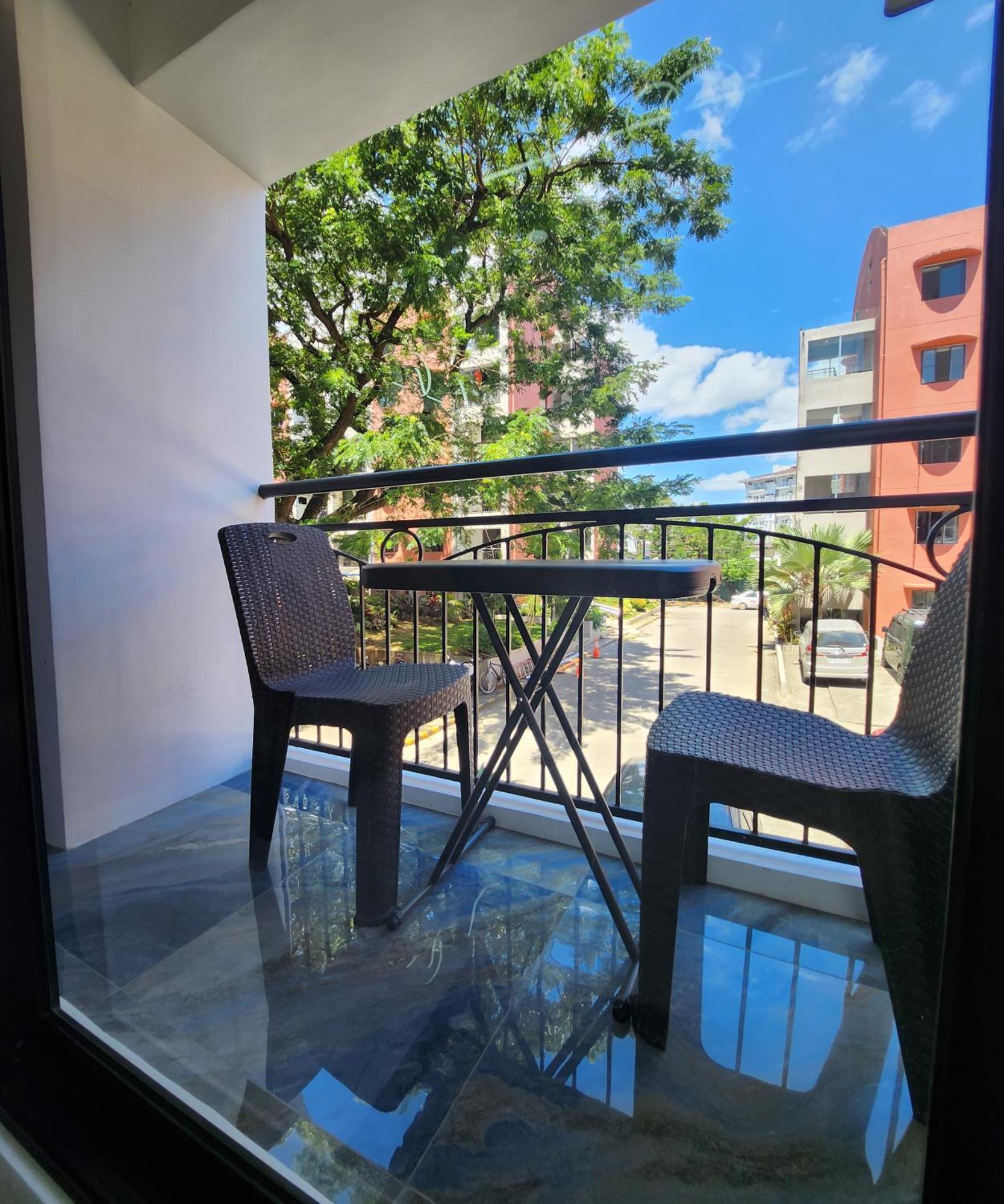 Condo Azur Suites B207 Near Airport, Netflix, Stylish, Cozy With Swimming Pool Lapu-Lapu City Eksteriør bilde